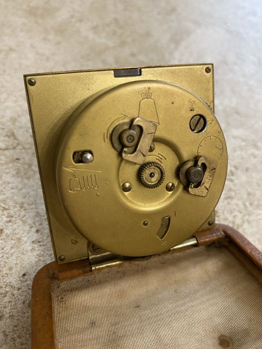 Часы-будильник дорожные механические винтажные