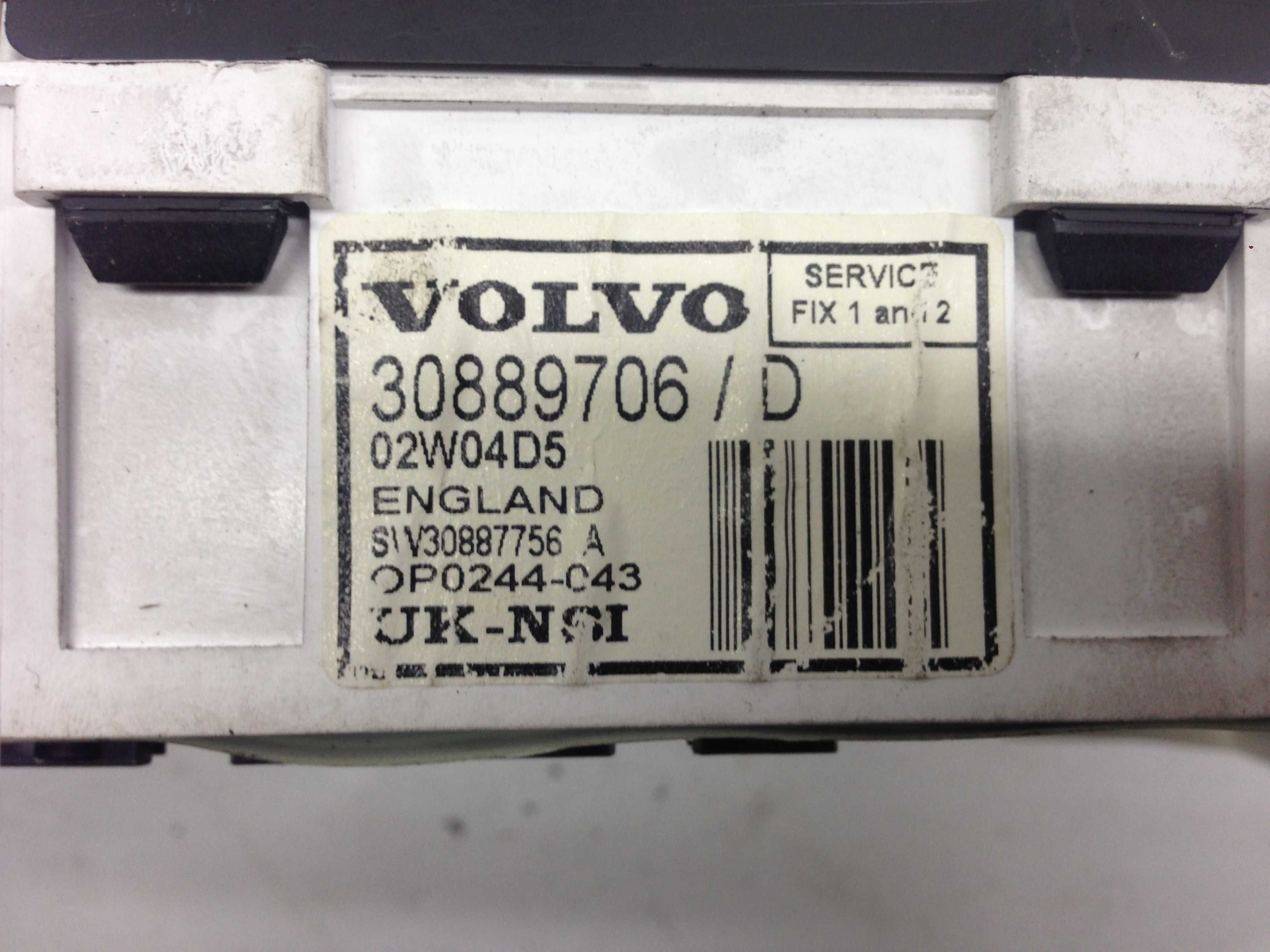приборная панель на Volvo V40 99-04 / Вольво В40