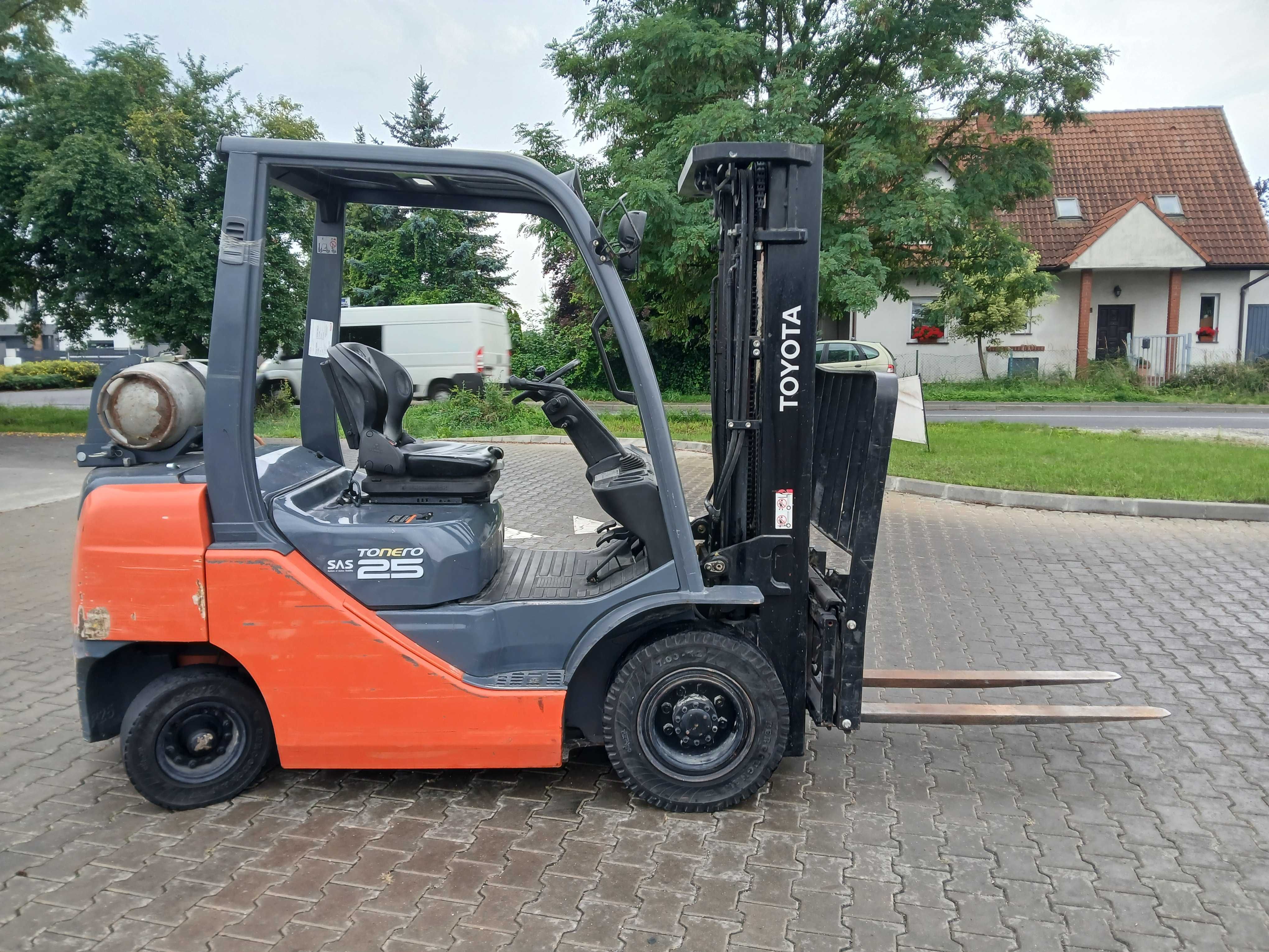 TOYOTA wózek widłowy