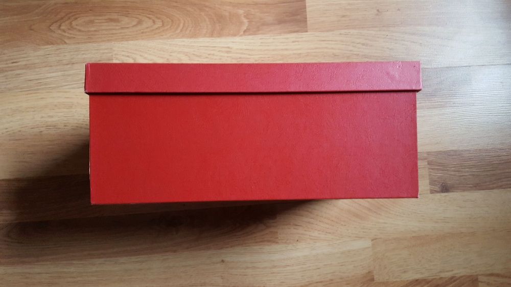 Dekoracyjne Pudełko sztywne karton z atłasem wewnątrz 32x21x12 cm