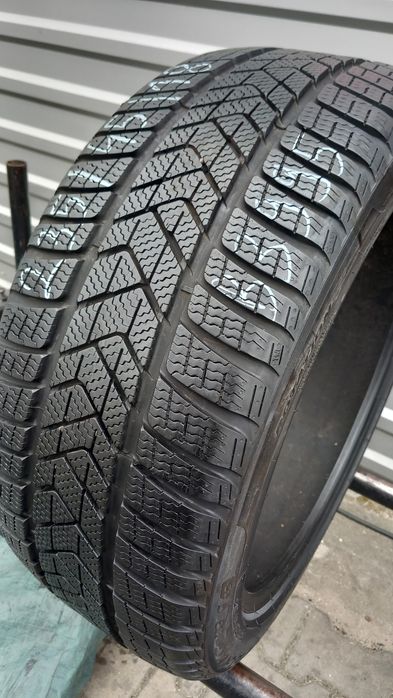 235/45/18 Pirelli SottoZero 3 98V
