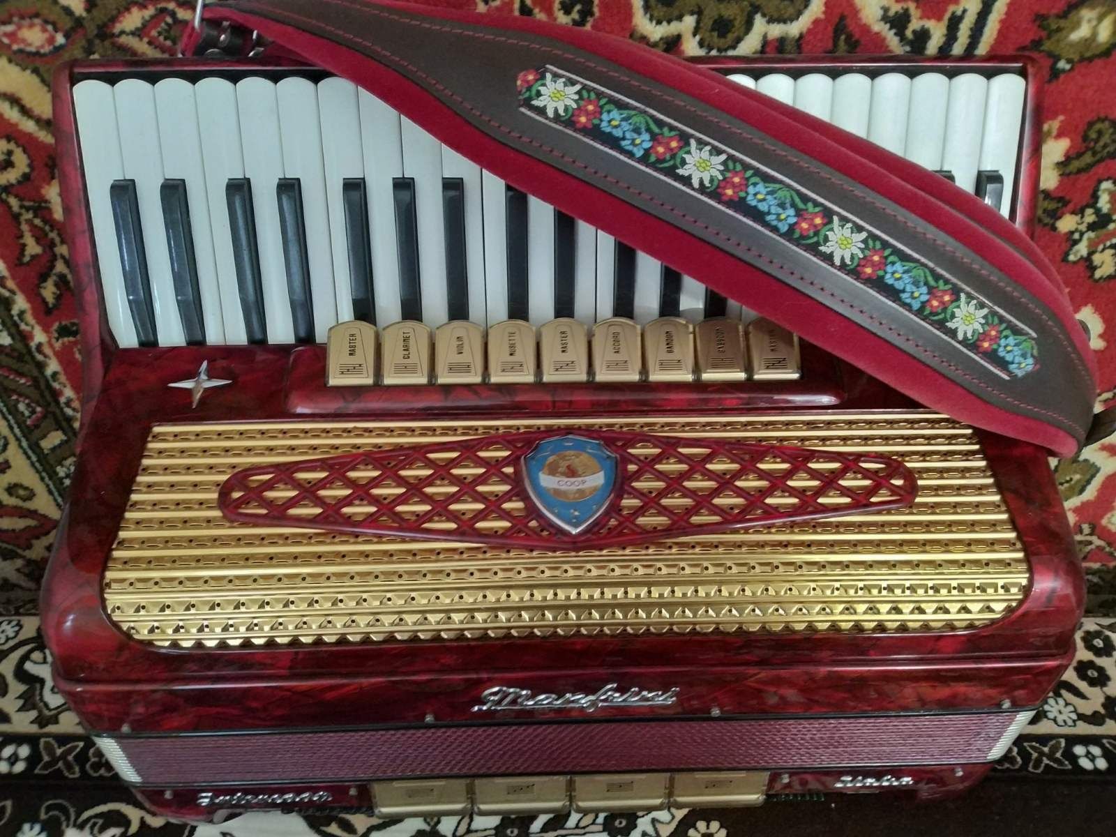 Manfrini — Włoski akordeon 4-chórowy