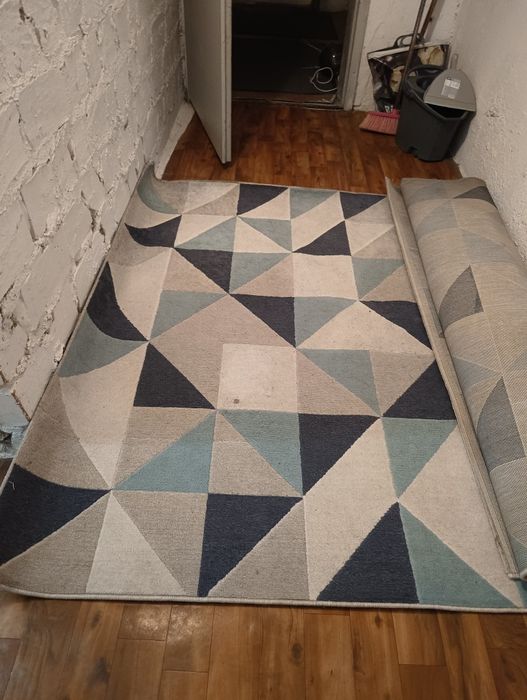 Dywan kolorowy, niebieski z szarym.