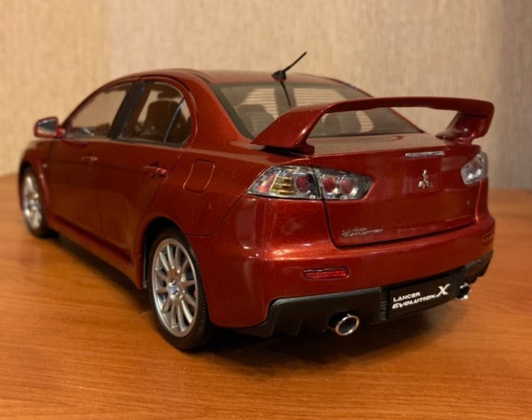 Модель Mitsubishi Lancer Evolution X 1/18 от CSM