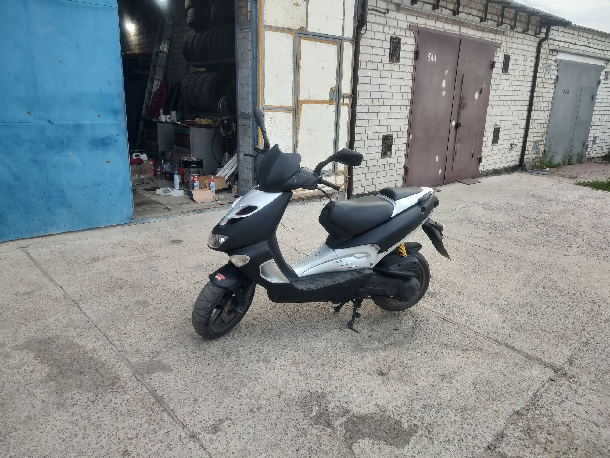 Продам скутер Aprilia sr 50 ditech