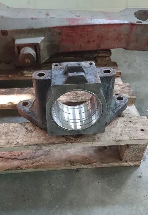 Regeneracja osi przedniego zawieszenia Massey Ferguson itp.