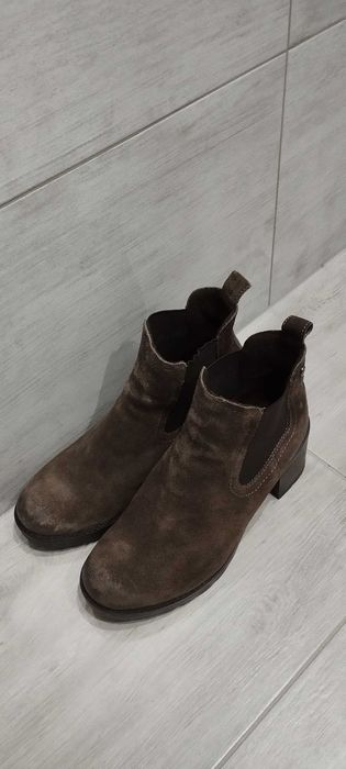 Zamszowe botki Lasocki