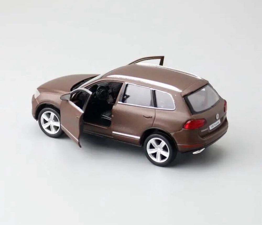 Модель авто 1:36 VW Touareg