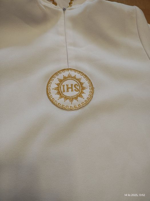 Alba komunijna z kapturem