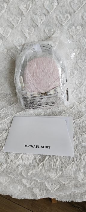 Sprzedam Piękny Nowy plecaczek Mini rhea firmy Michael Kors 

Plecacze