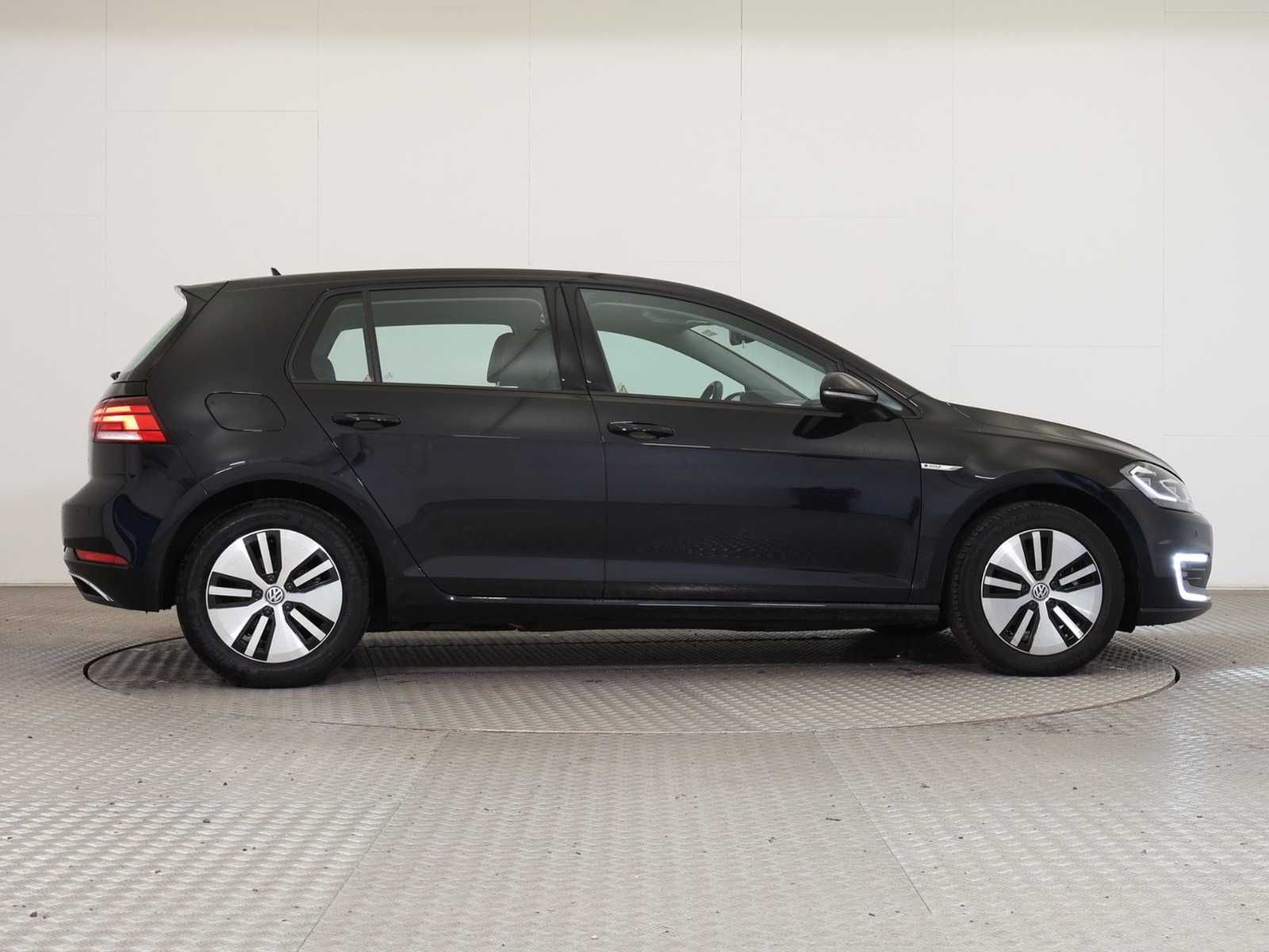 VW E-Golf em estado impecável