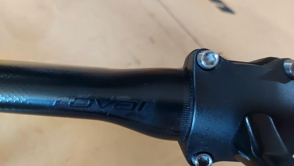 Guiadores e avanço  Sworks e Roval  ergonômico 420mm