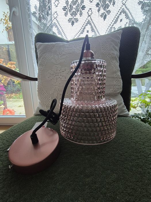Lampa wisząca różowa