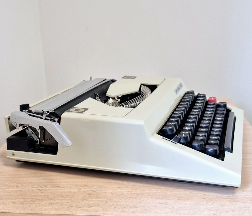 Maszyna do pisania walizkowa Privileg 160 T, Niemcy lata 70