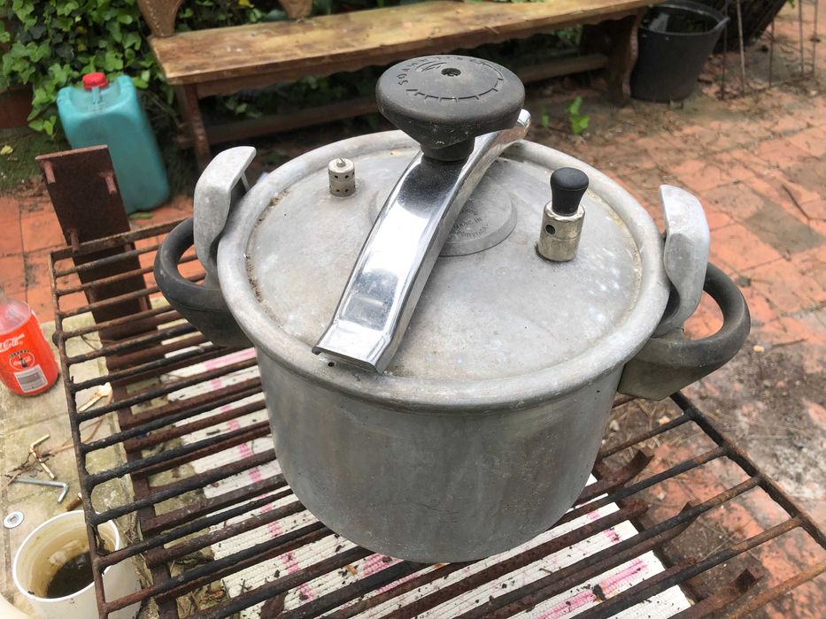 Cloche patusca + panela de pressão