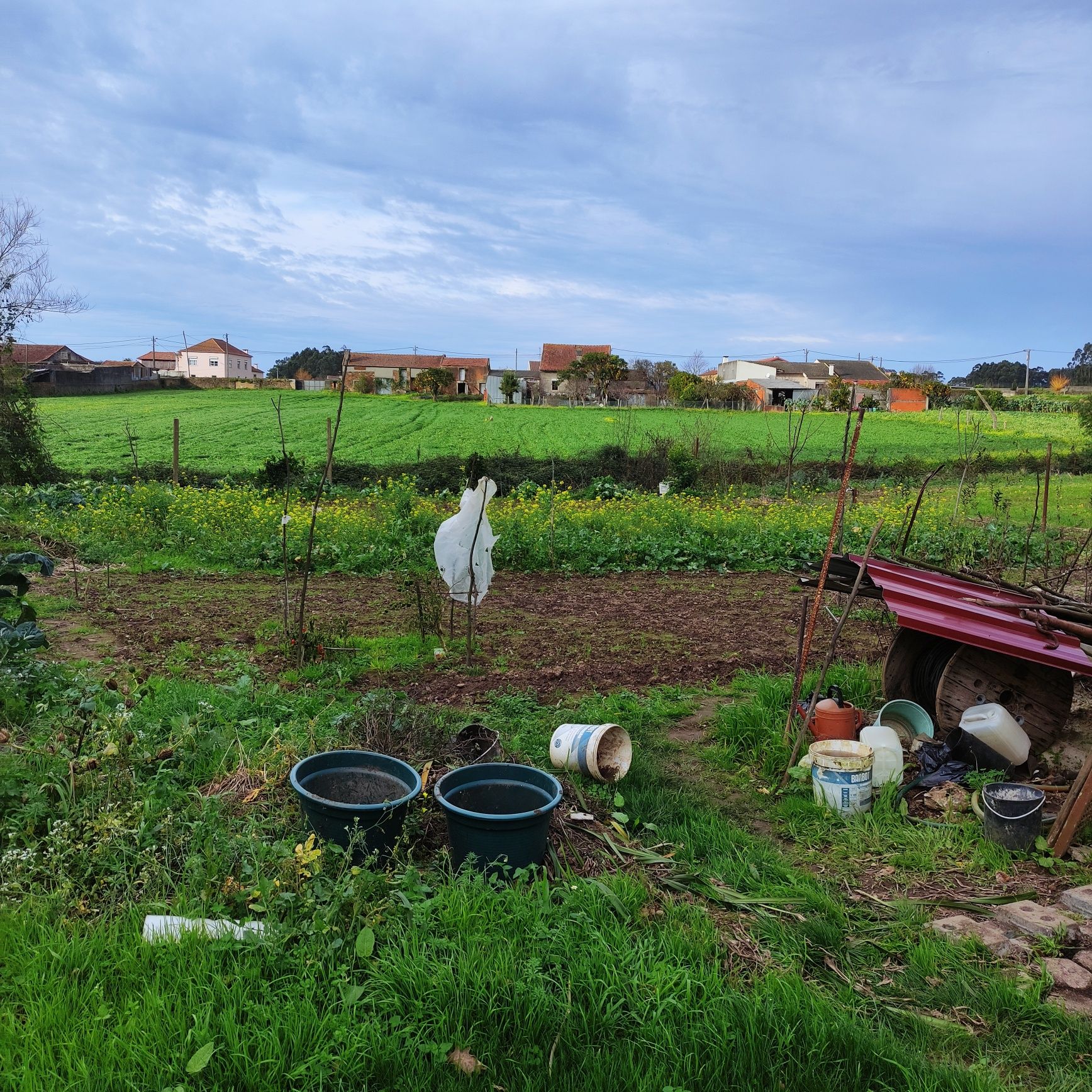 Terreno com pré fabricado