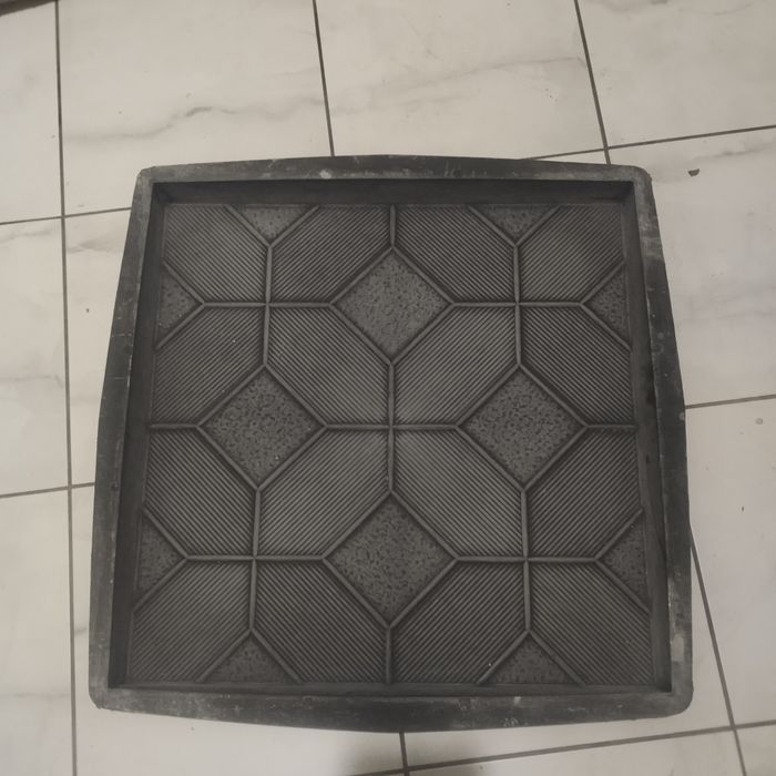 Продам форму для тротуарної плитки б/у