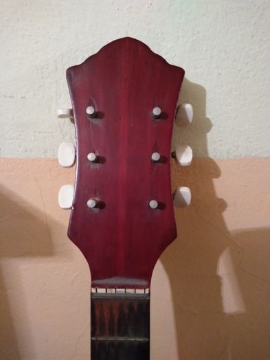 Gitara akustyczna defil