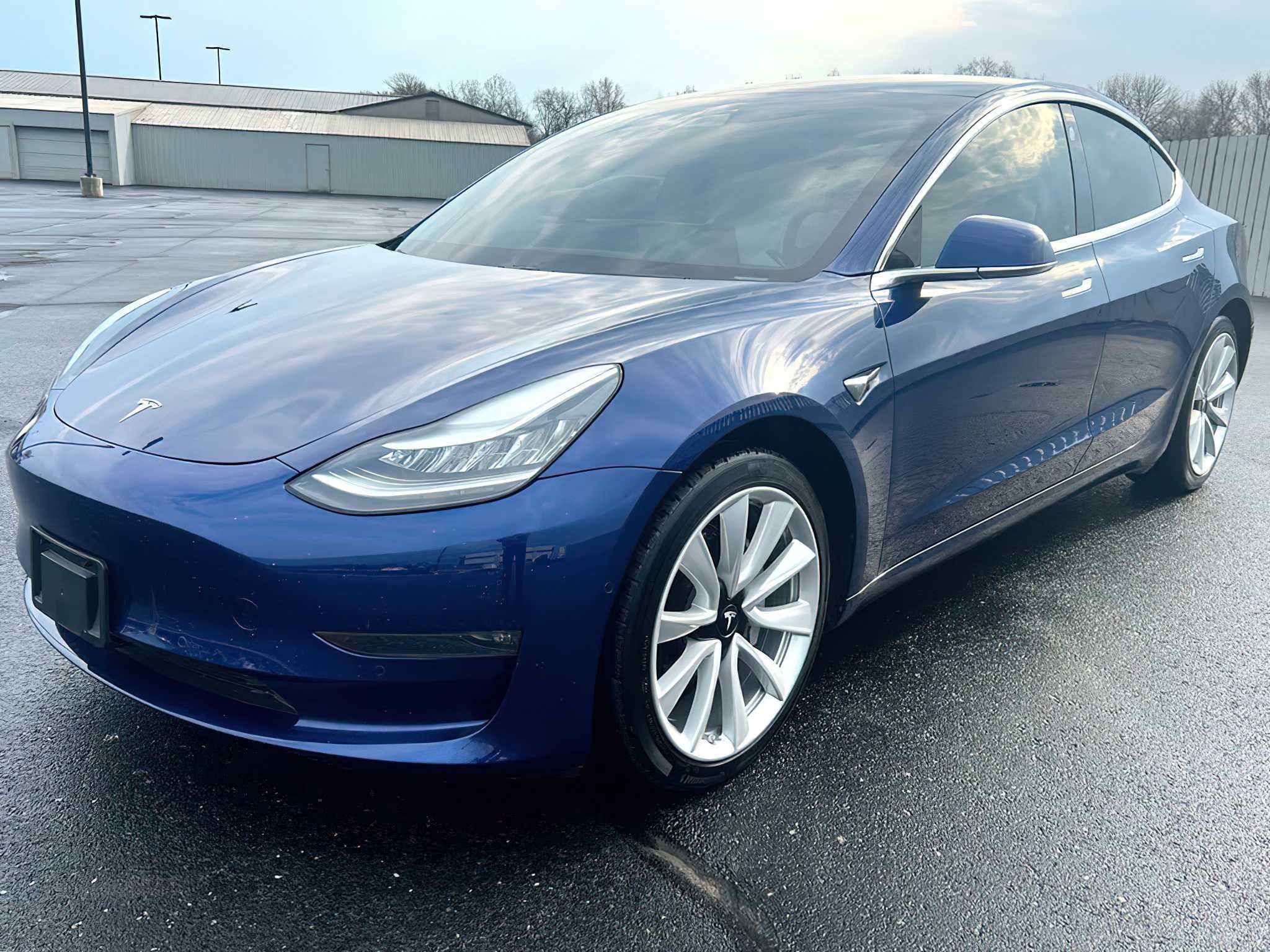 Tesla Model 3  2019