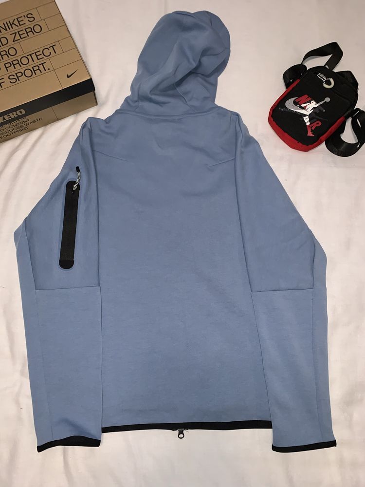 Продам Nike tech fleece два кольори