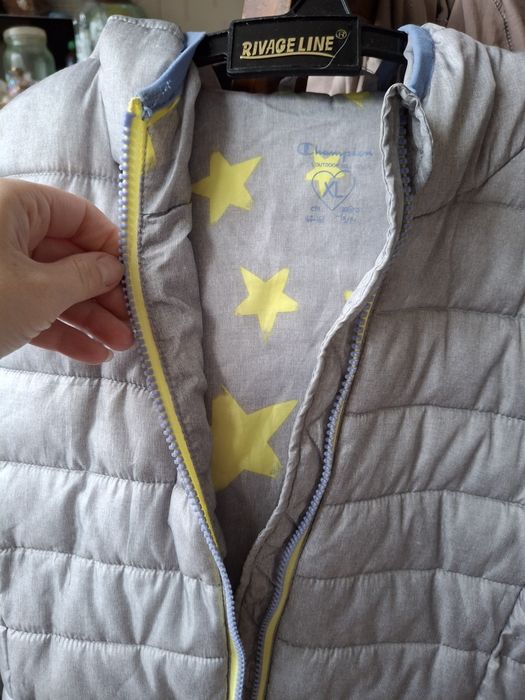 Продам куртку женскую, осень весна