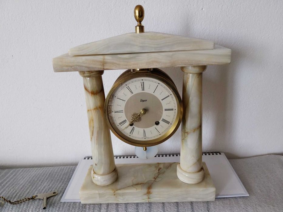 Zegar kominkowy kolumnowy z marmurem