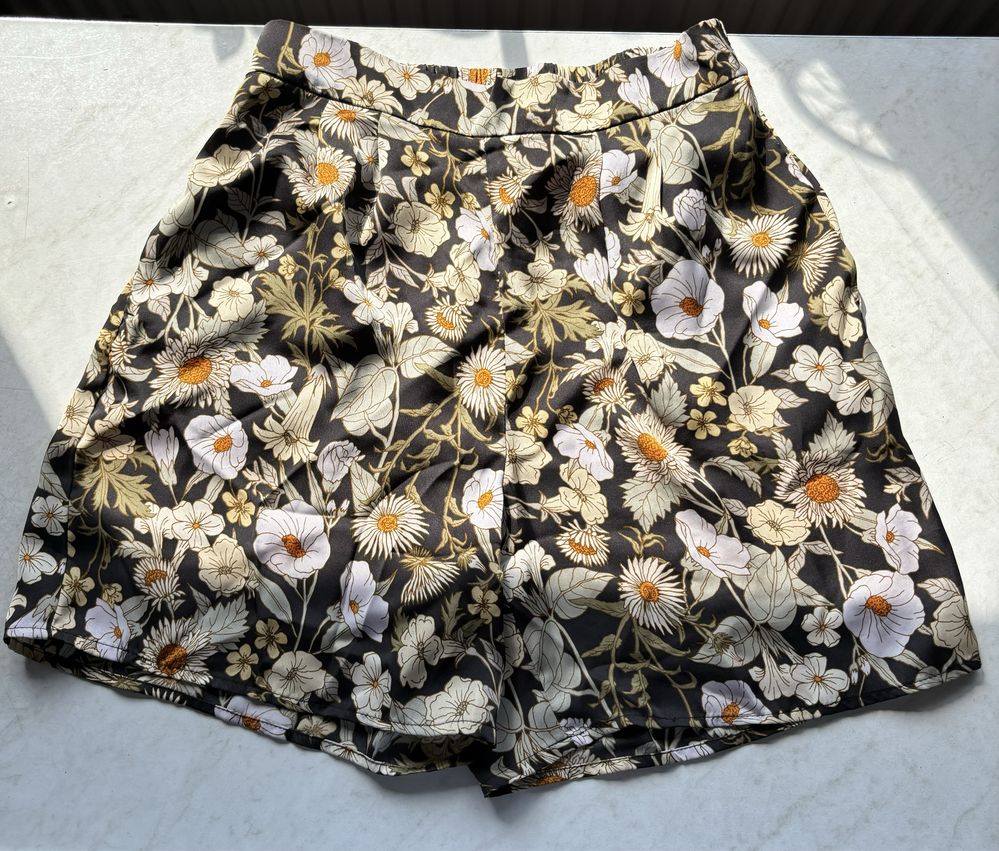 H&M satynowe szorty Bermudy wysoki stan boho krótkie spodenki w kwiaty