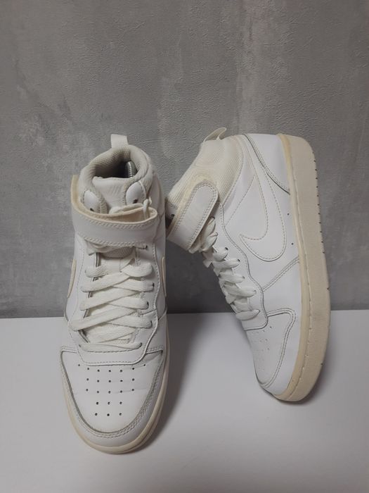 Жіночі кросівки фірми NIKE