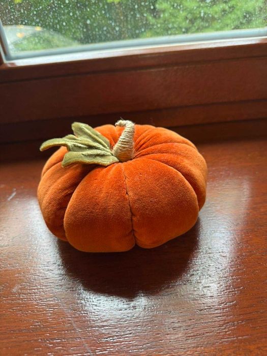 Strefa zdjęć dekoracji Halloween z dyniami