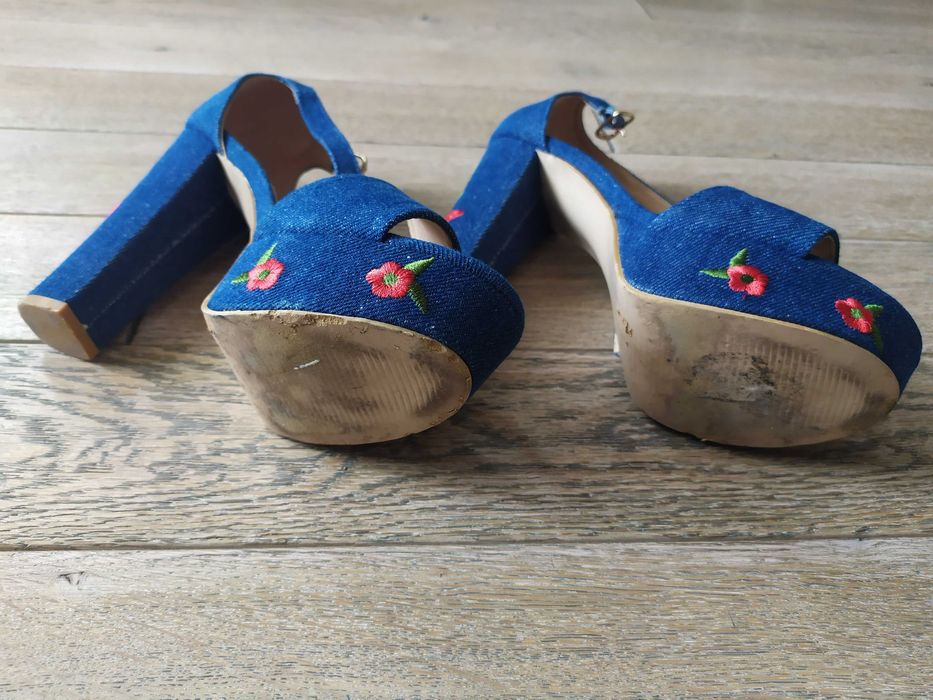 Śliczne dżinsowe sandałki Vices haftowane jeansowe sandały DeeZee