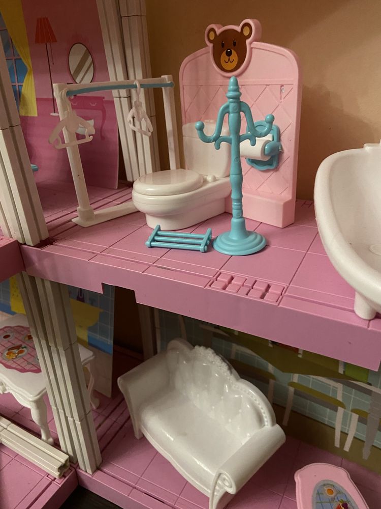 Ляльковий будиночок з меблями Pretty doll house