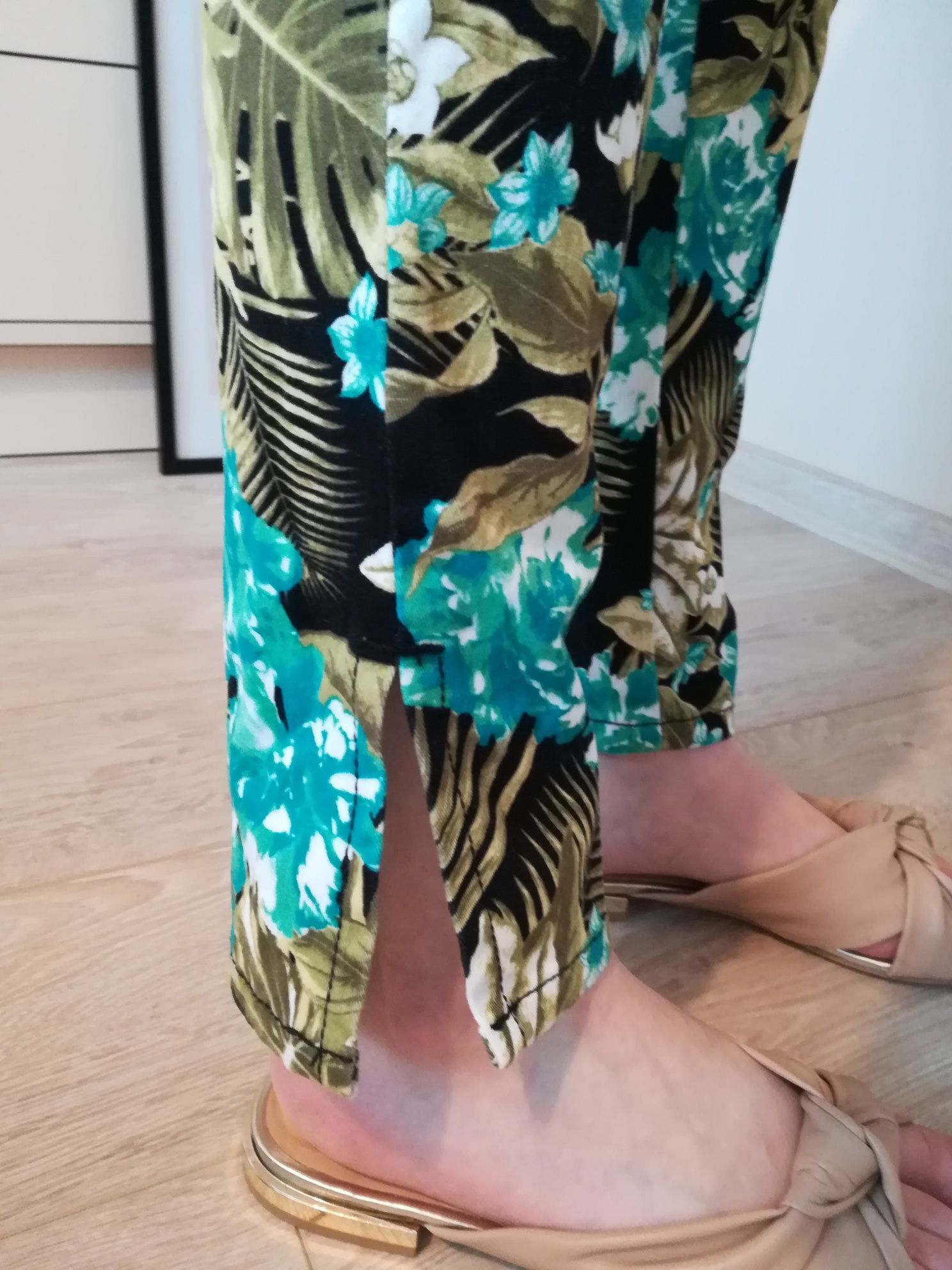Laura Scott spodnie w liście XS