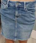 Saia marca Guess . Em excelente estado