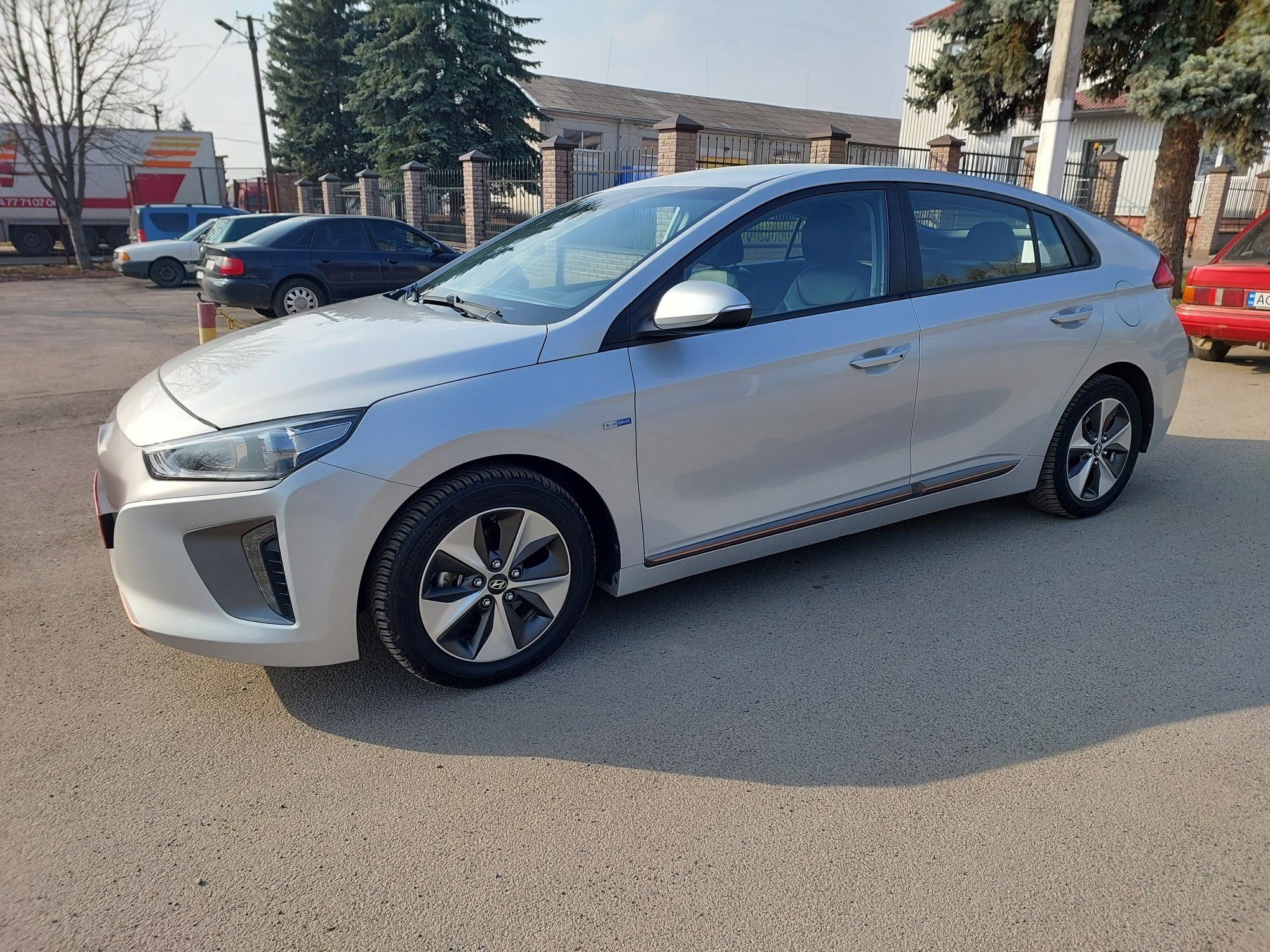 Hyundai Ioniq ev 28kw 200-250km