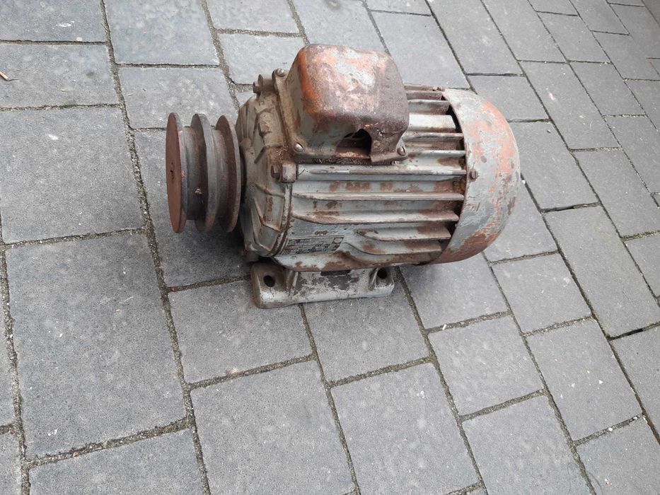 Silnik elektryczny trójfazowy 1.5kW 380V ,trójfazowy,z kołem pasowym