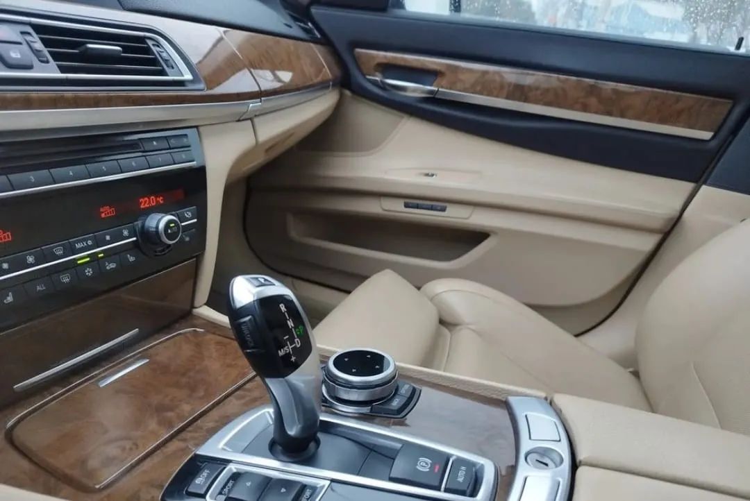 BMW Seria 7 BMW 730D 2010 bogata wersja serwisowana ew.zamienię na kombi SUV