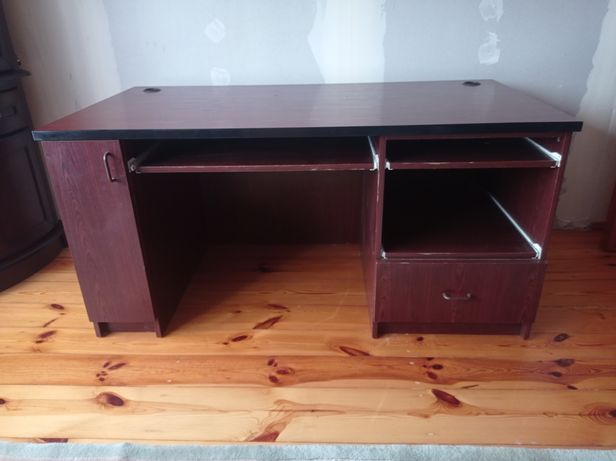 Duże biurko kolor bordowy