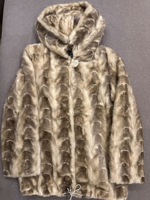 Продам норкову шубу