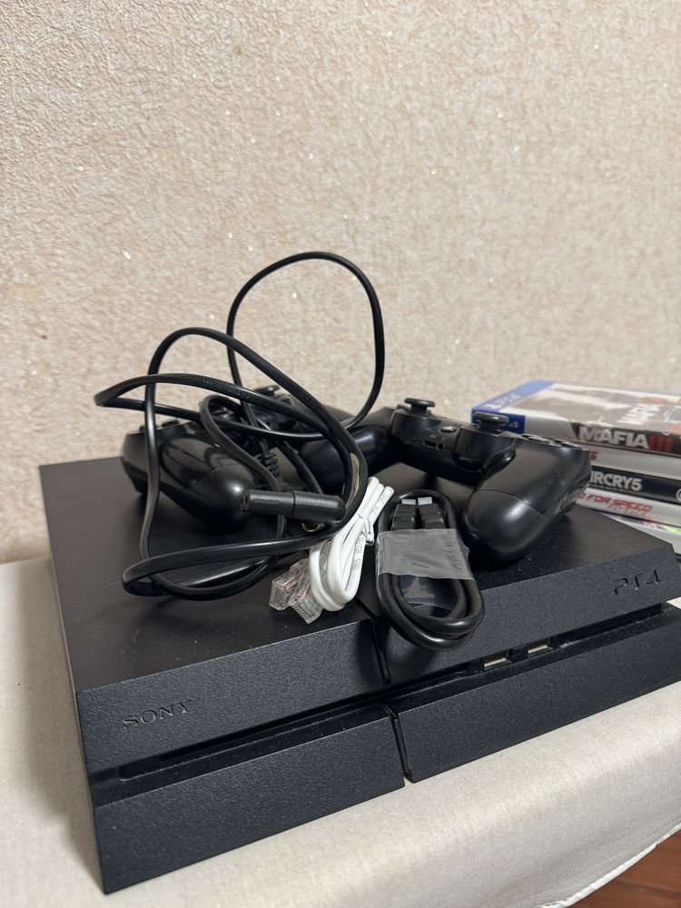 Ігорва приставкаSony PlayStation 4 (PS4) та 2геймпади в подарунок ігри