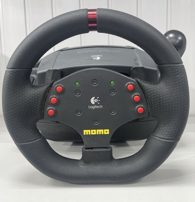 Игровой руль Logitech momo