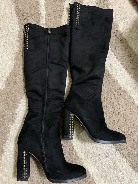 Чорні високі чоботи 38