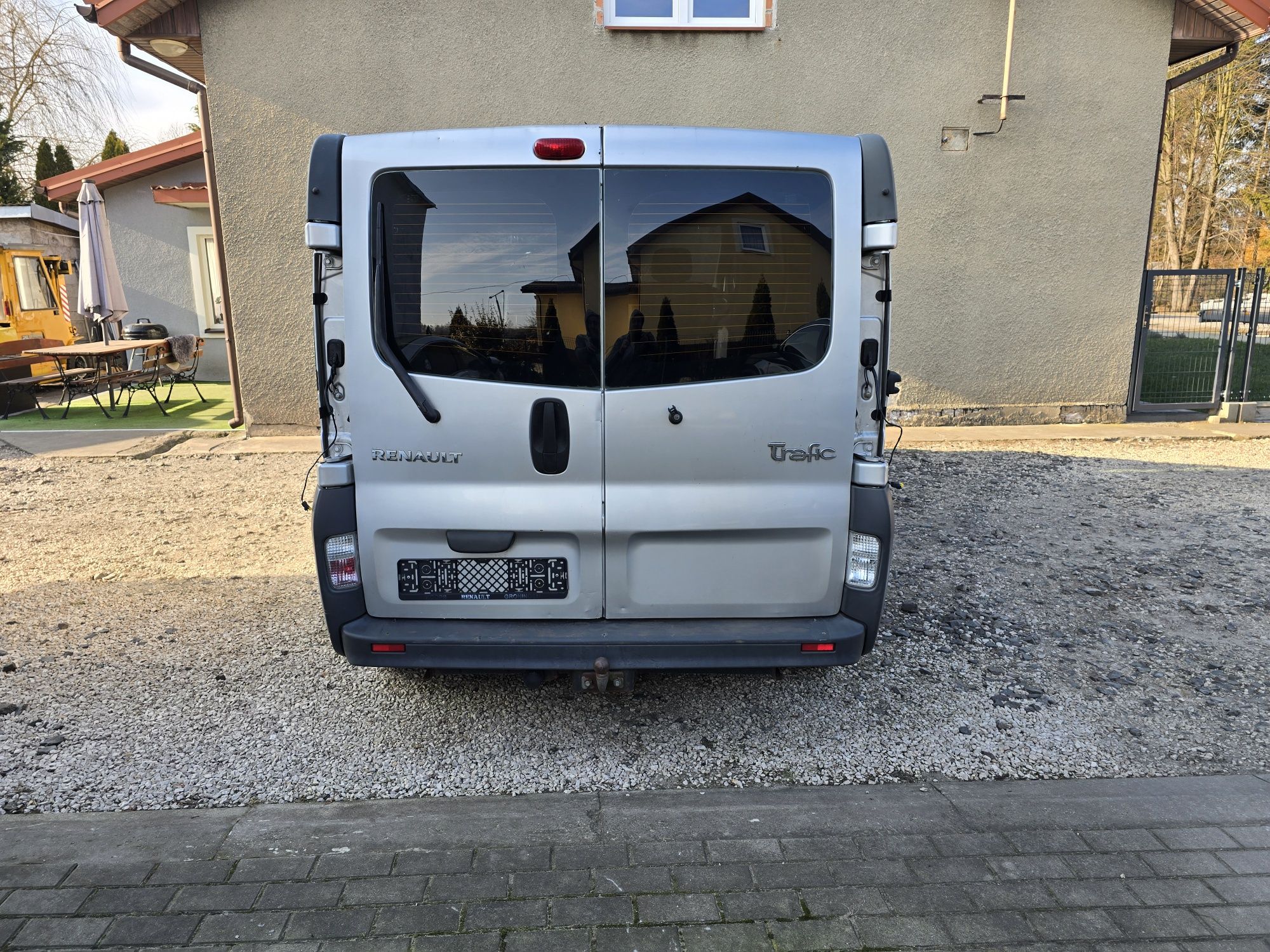 Puste nadwozie  renault trafic vivaro primastar