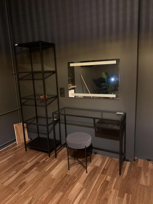 Biurko szklane Ikea Vittsjö i pufa