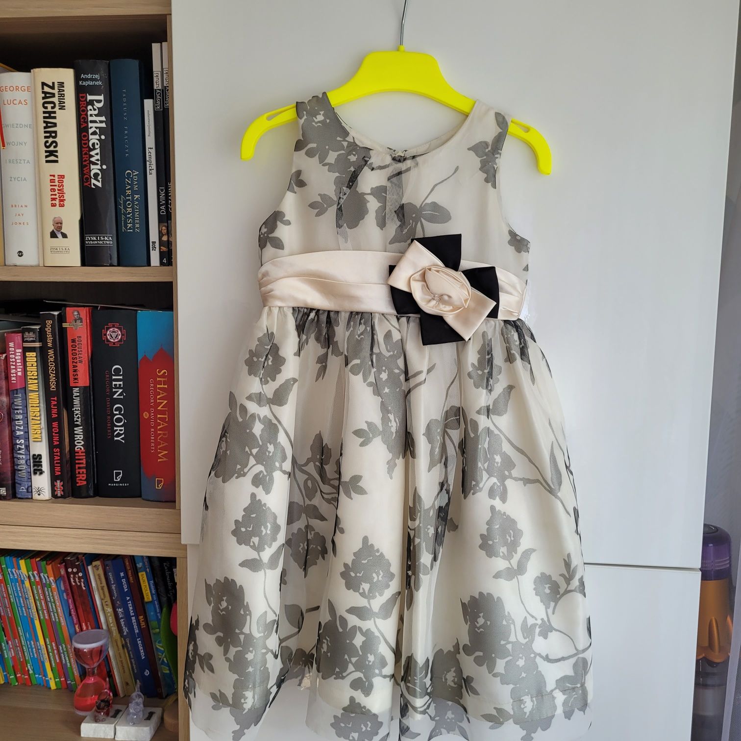 Elegancka sukienka dla dziewczynki roz. 116- 122