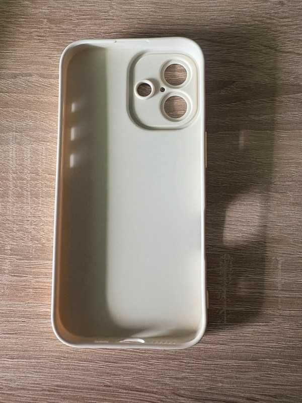 Nowe etui na iPhone 16 z motywem Stitcha beżowe