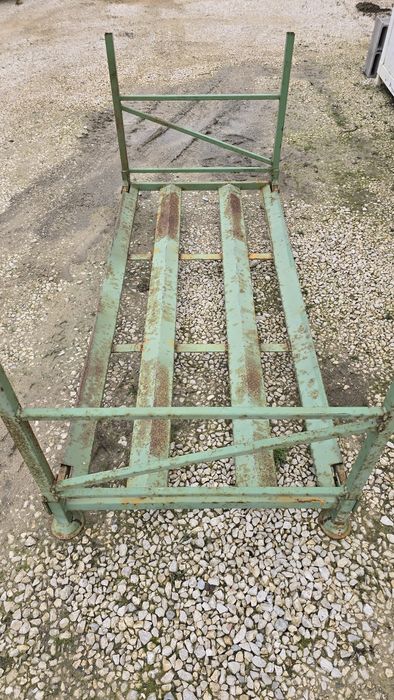 Paletes em Ferro (estantes)