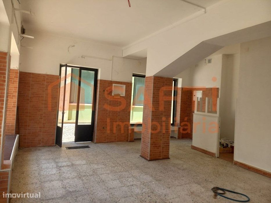 Loja para comércio e serviços - Torres Novas