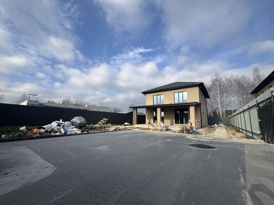 Чудовий будинок у Дмитровці