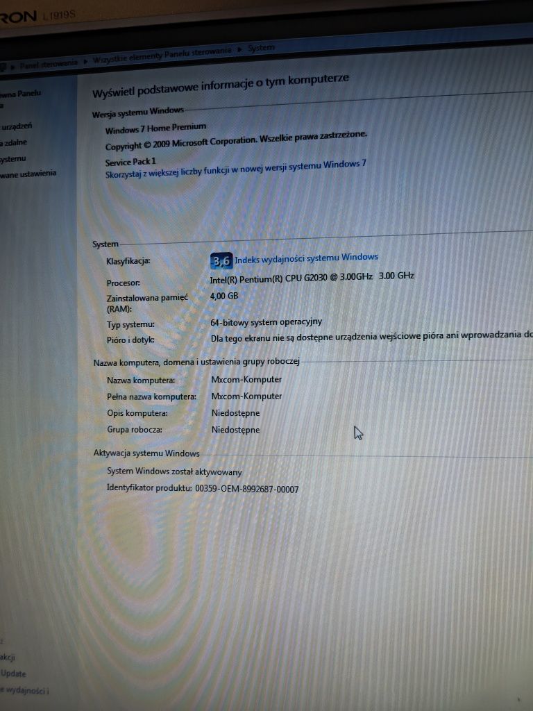 Komputer stacjonarny + Monitor + klawiatura + głośniki