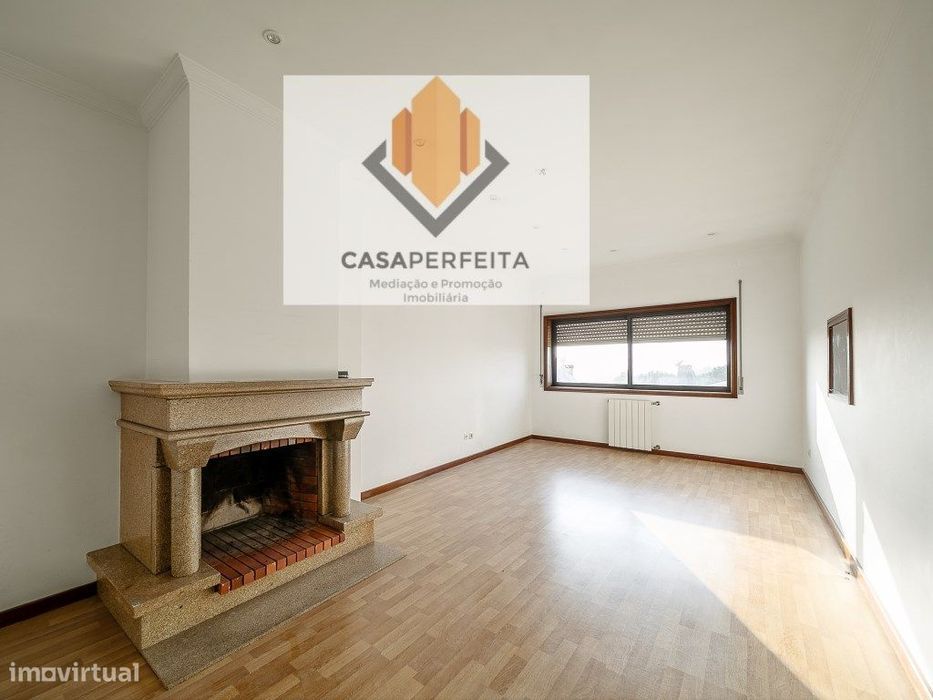 Apartamento T2 com Varandas e Lugar de Garagem - a 1500 metros da P...